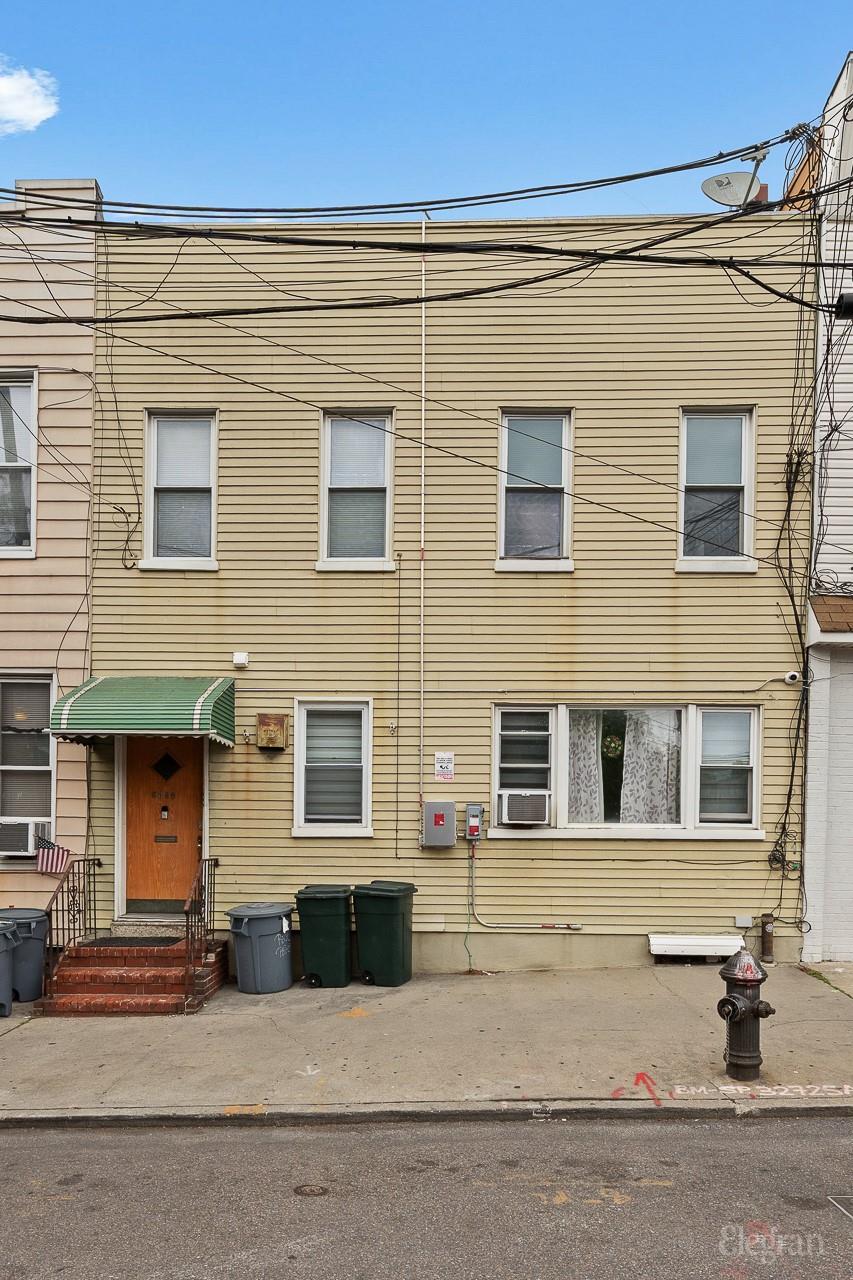 Property for Sale at 54th Street, Maspeth, Queens, NY - Bedrooms: 6 
Bathrooms: 5 
Rooms: 13  - $1,250,000