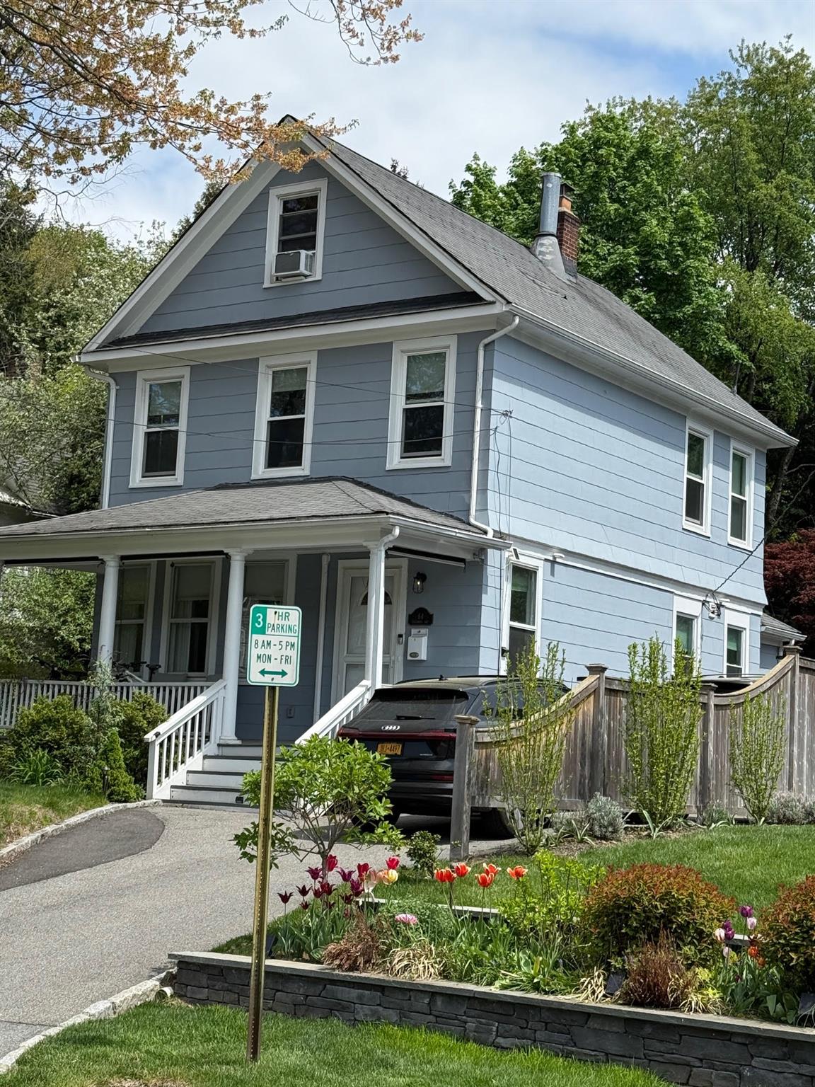 Columbia Avenue, Hartsdale, New York - 3 Bedrooms  
3 Bathrooms  
8 Rooms - 