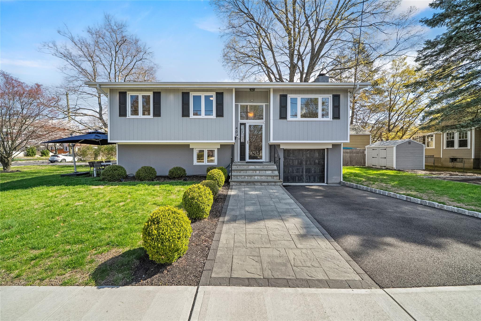 Young Avenue, Croton-On-Hudson, New York - 4 Bedrooms  
2 Bathrooms  
10 Rooms - 