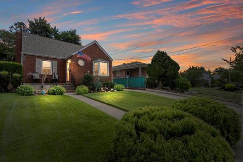 Photo of 52 Legion Place, Malverne, NY 11565 (MLS # 868232)