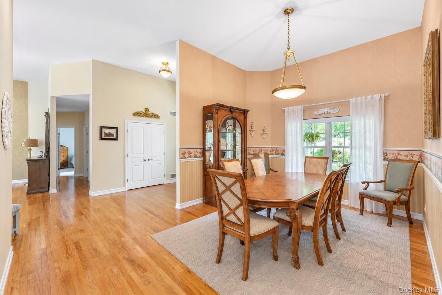 7 Wood Hollow Drive