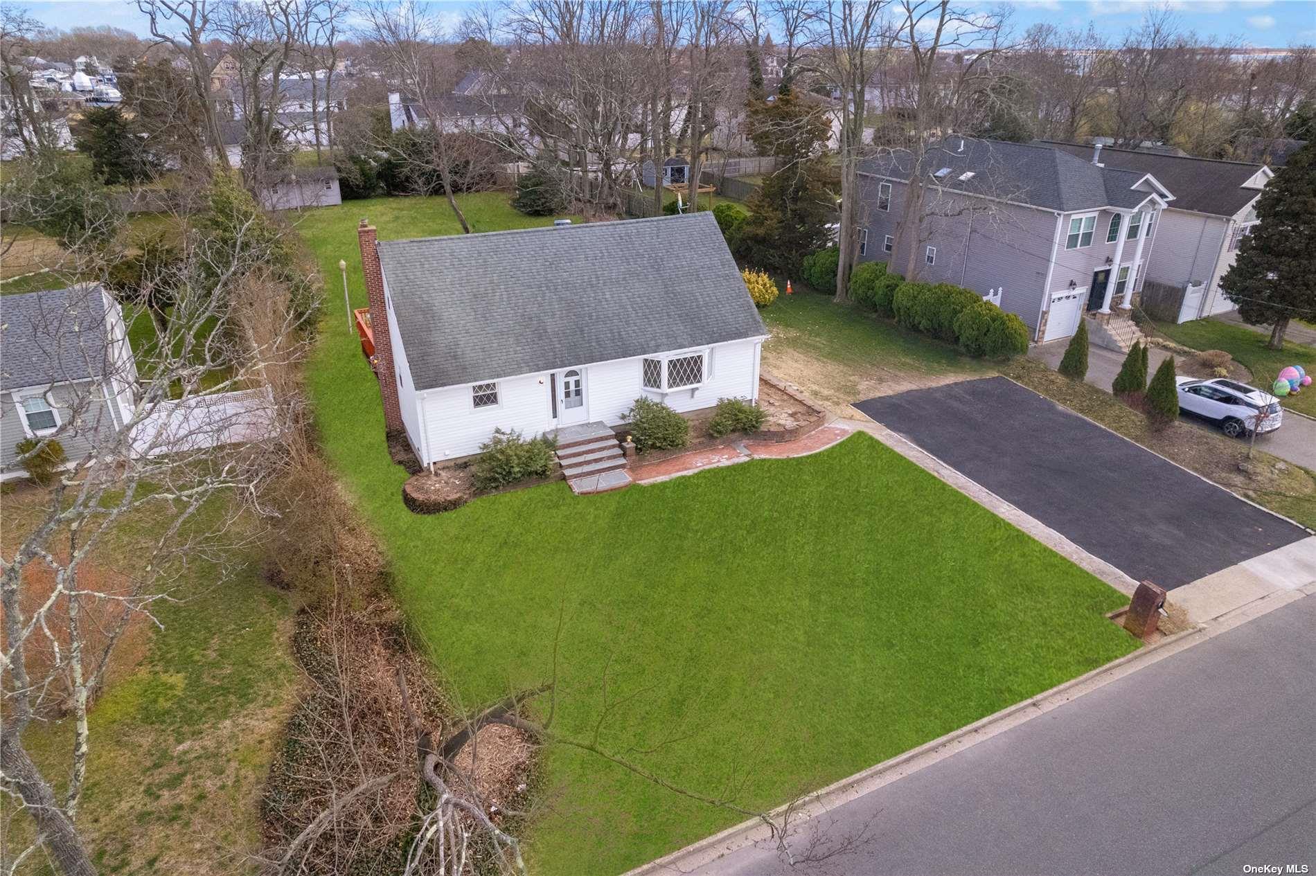 19 E Hamilton Avenue, Massapequa, New York image 1