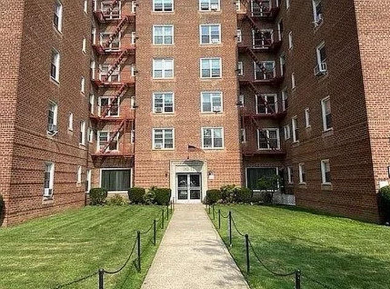 30-11 Parsons Boulevard #5A, Flushing, New York image 2