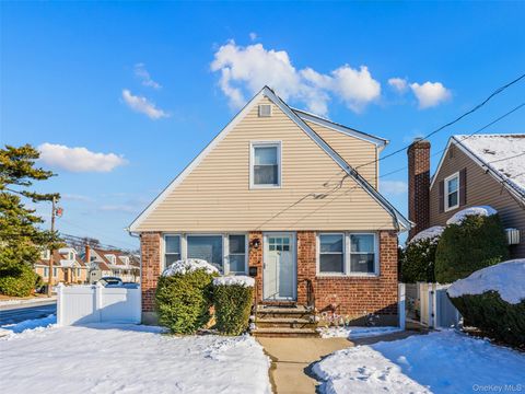 94 Sheridan Boulevard, Mineola, NY 11501 - MLS#: 945810