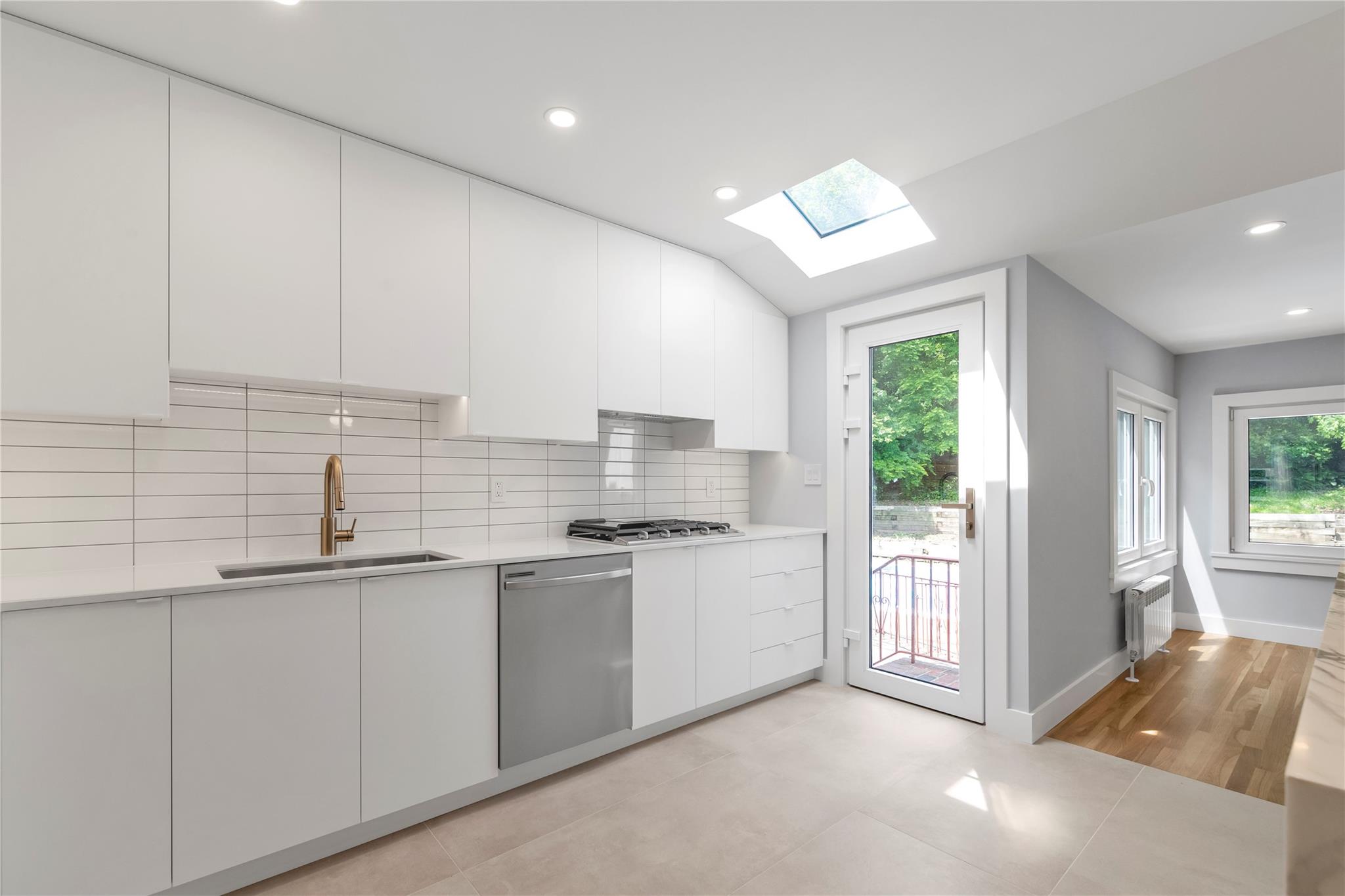 27 Meadowfield Lane, Glen Cove, New York image 9
