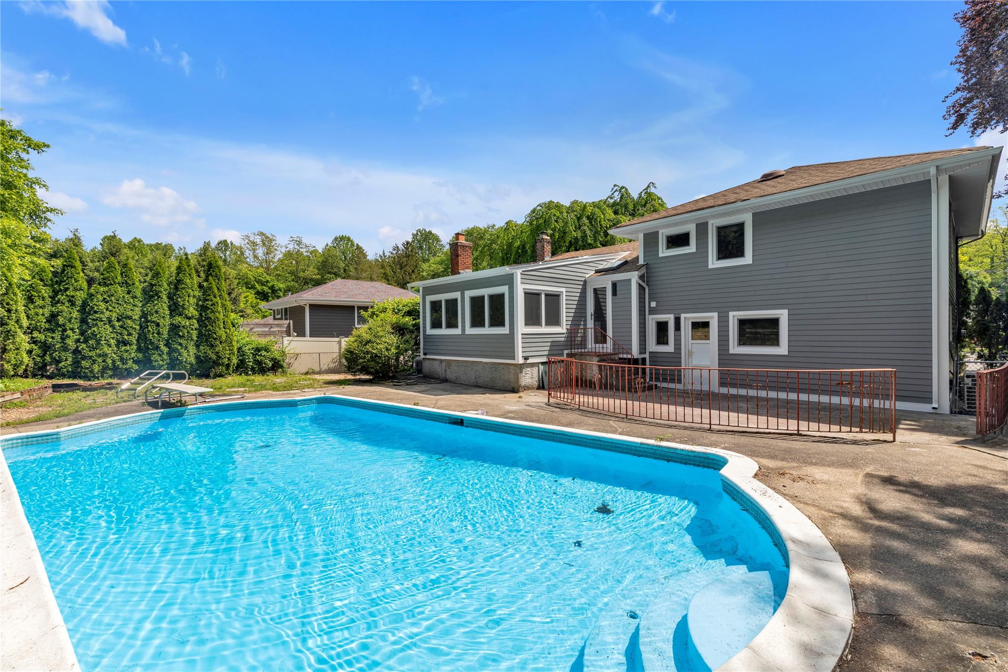 27 Meadowfield Lane