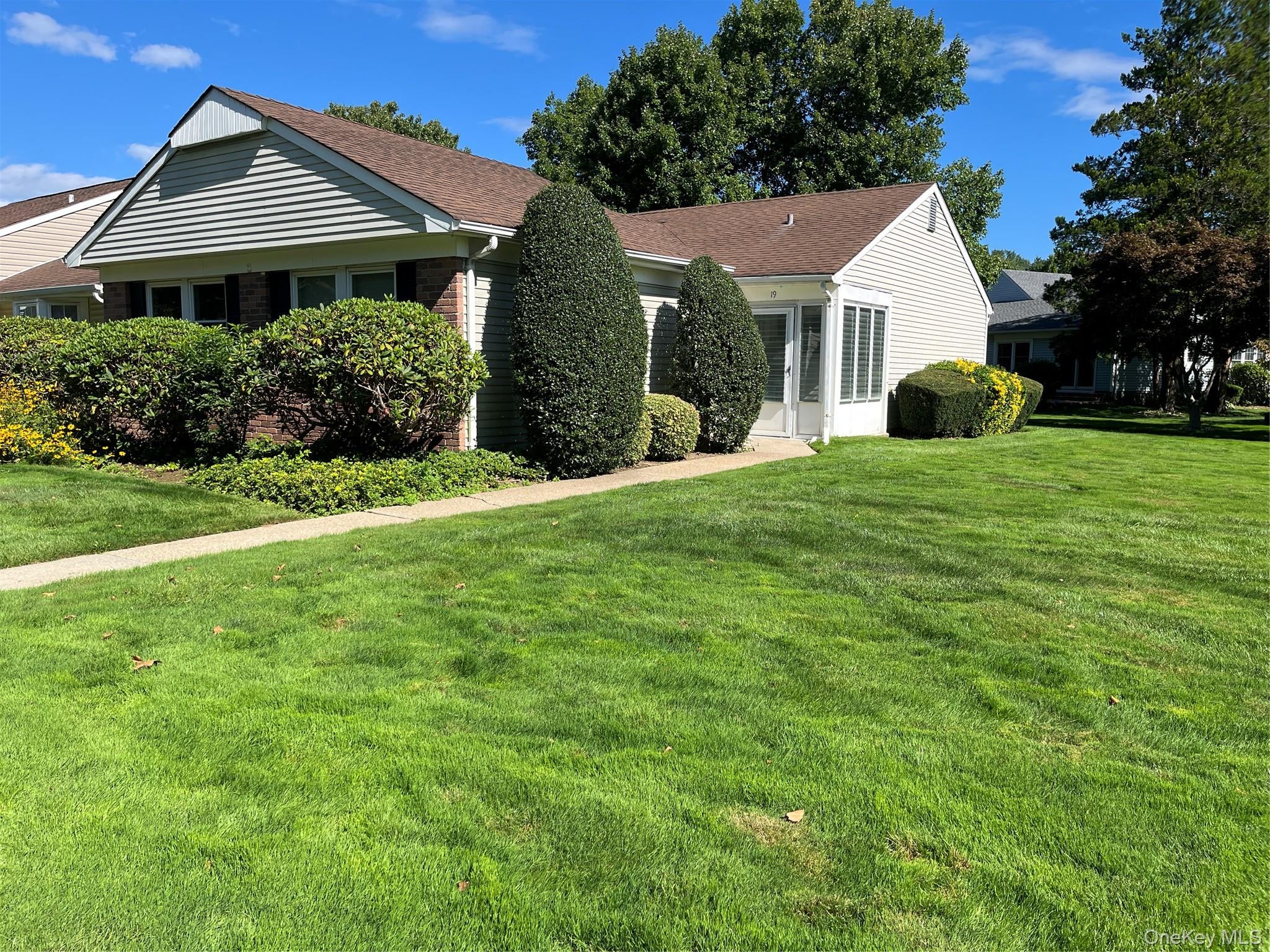 19 Hearthside Drive