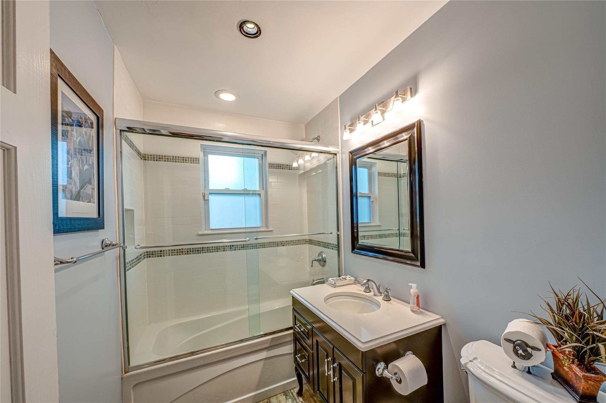6 Deering Lane, East Rockaway, New York image 20