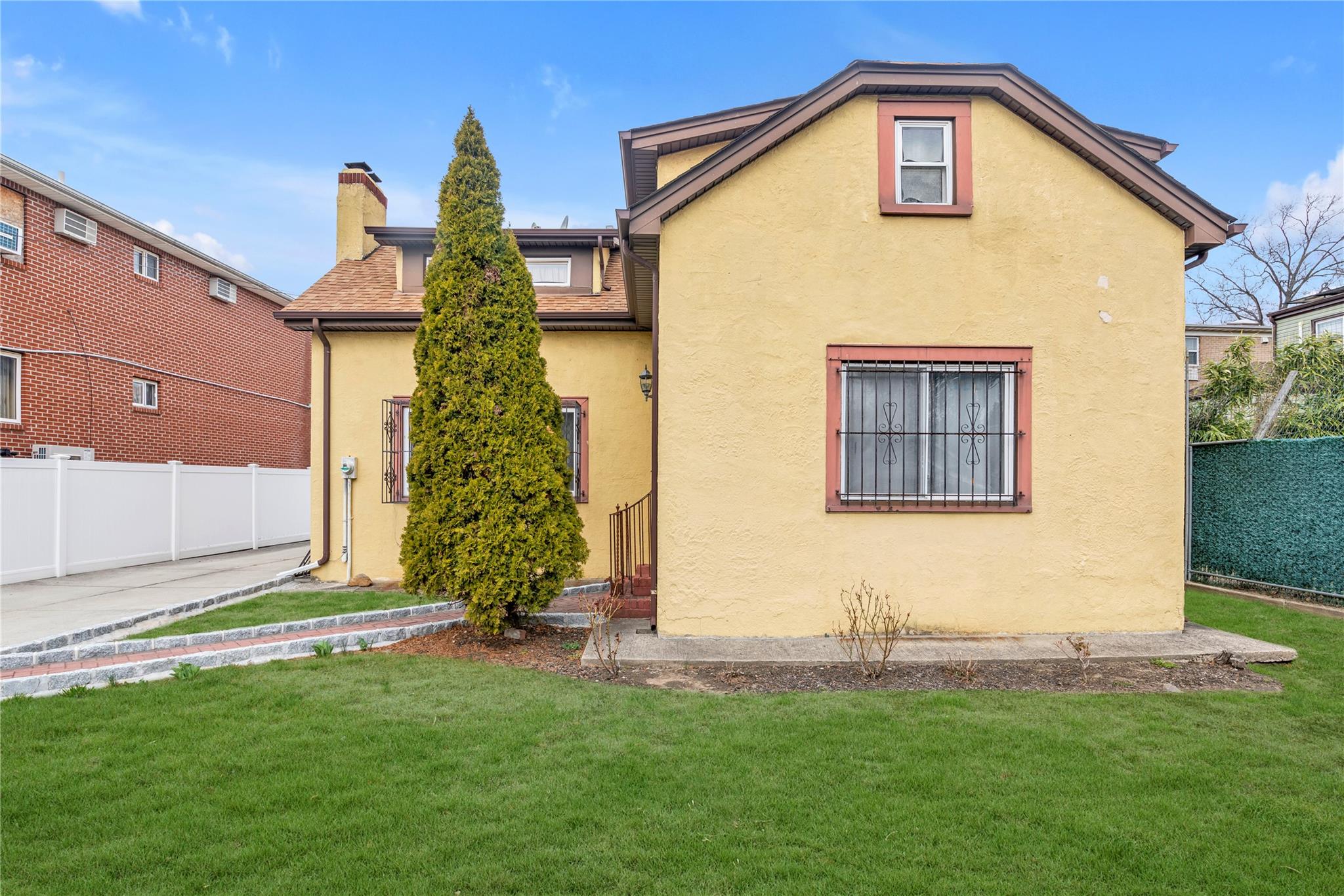 Property for Sale at 84 Road, Briarwood, Queens, NY - Bedrooms: 4 
Bathrooms: 3.5 
Rooms: 9  - $975,000