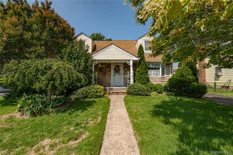 Photo of 9 Croyden Lane, Hicksville, NY 11801 (MLS # 1028562)
