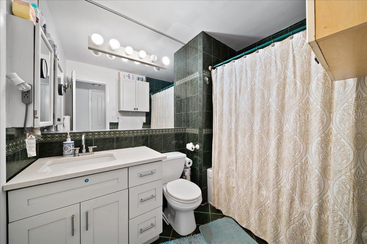 146 S 10th Street, Lindenhurst, New York image 12