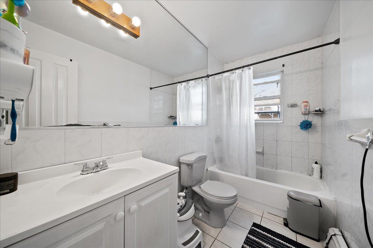 146 S 10th Street, Lindenhurst, New York image 16
