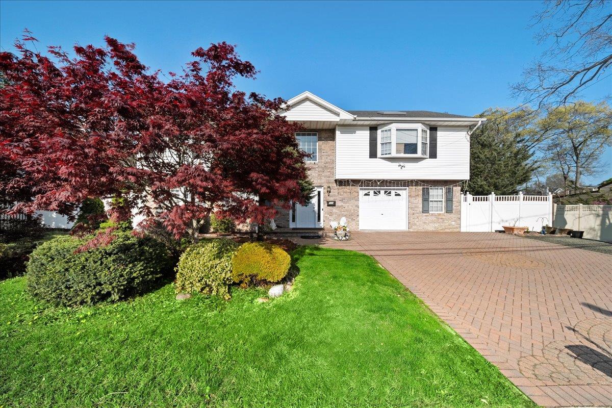 146 S 10th Street, Lindenhurst, New York image 2