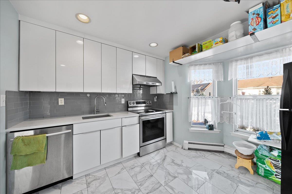 146 S 10th Street, Lindenhurst, New York image 8