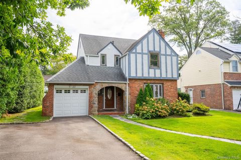 22 Andover Lane Manhasset NY 11030