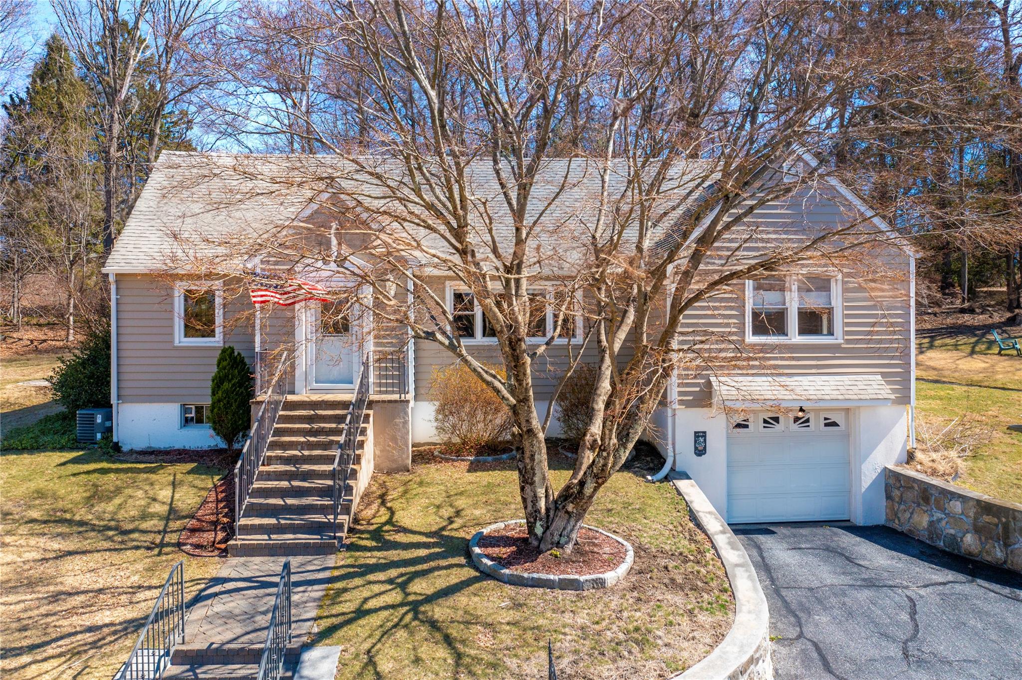 11 Maple Way, Carmel, New York image 1