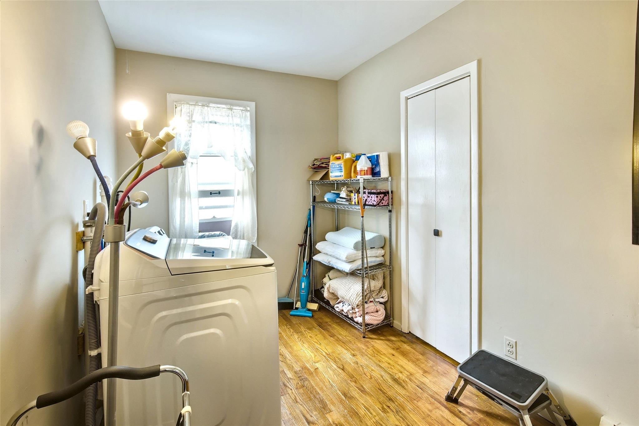 65 Earle Avenue, Lynbrook, New York image 29