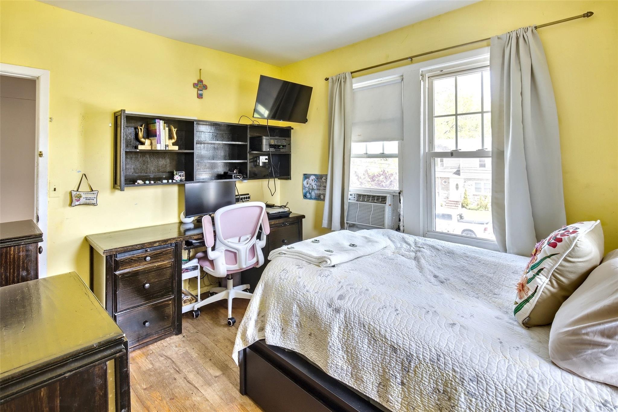 65 Earle Avenue, Lynbrook, New York image 25