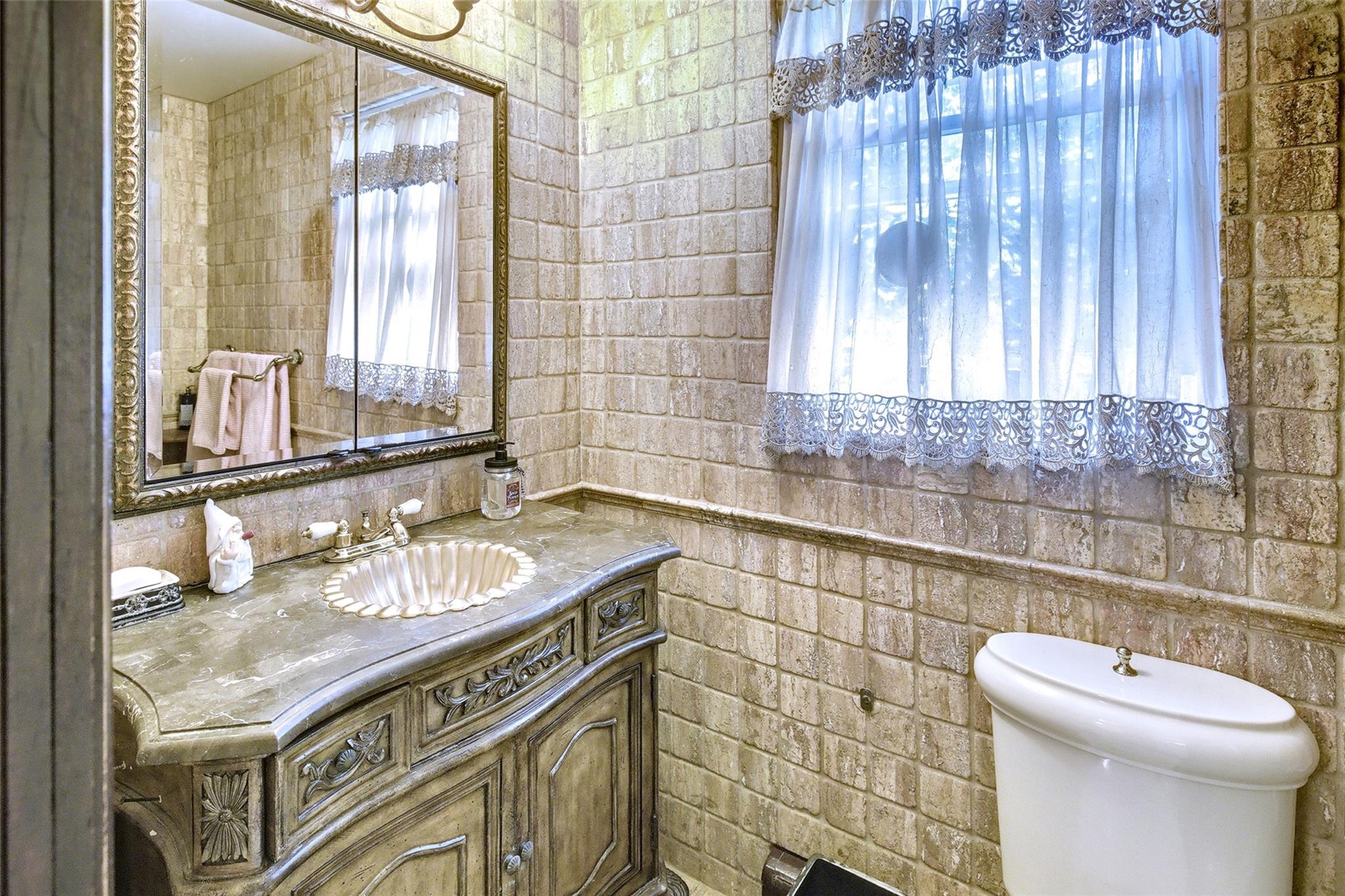 65 Earle Avenue, Lynbrook, New York image 21