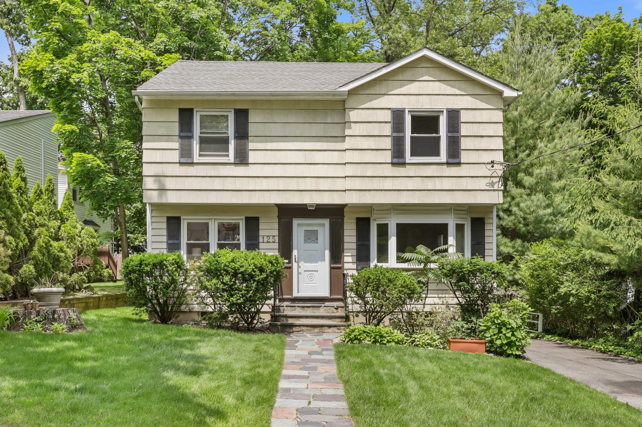 Rental Property at Brown Road, Scarsdale, New York - Bedrooms: 4 
Bathrooms: 3 
Rooms: 7  - $7,700 MO.