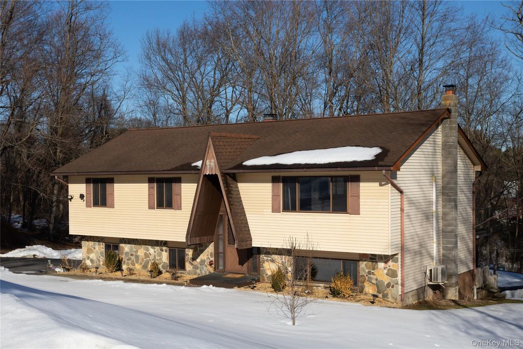 Photo of 62 Tamarack Hill Drive, Poughkeepsie, NY 12603 (MLS # 965736)