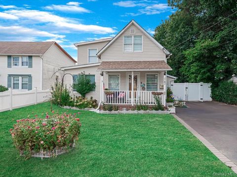 Photo of 2782 Central Avenue, Baldwin, NY 11510 (MLS # 926158)