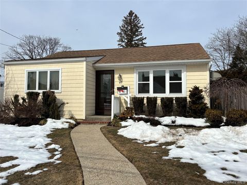 47 Sherbrooke Road Lindenhurst NY 11757