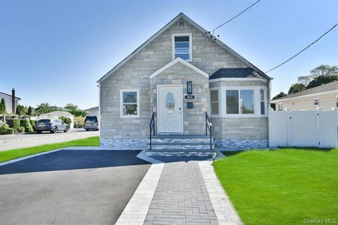 Photo of 461 Pinebrook Avenue, West Hempstead, NY 11552 (MLS # 920092)