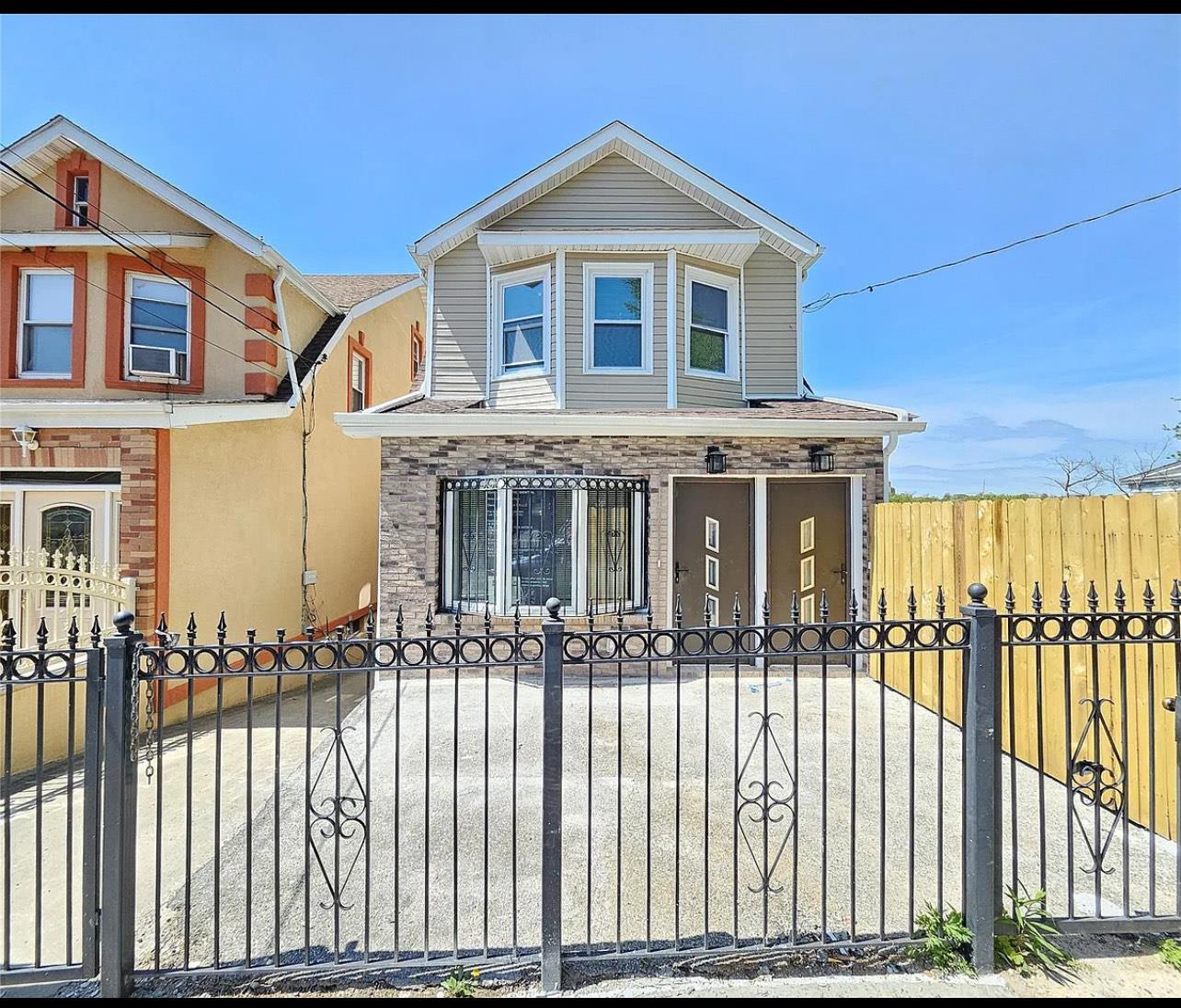 Property for Sale at Murdock Avenue, Bronx, New York - Bedrooms: 7 
Bathrooms: 5  - $1,150,000