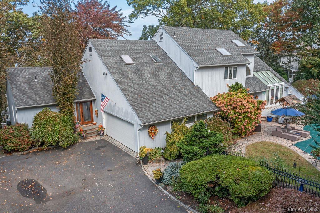 Photo of 6 Bluffview Court, Miller Place, NY 11764 (MLS # 963154)