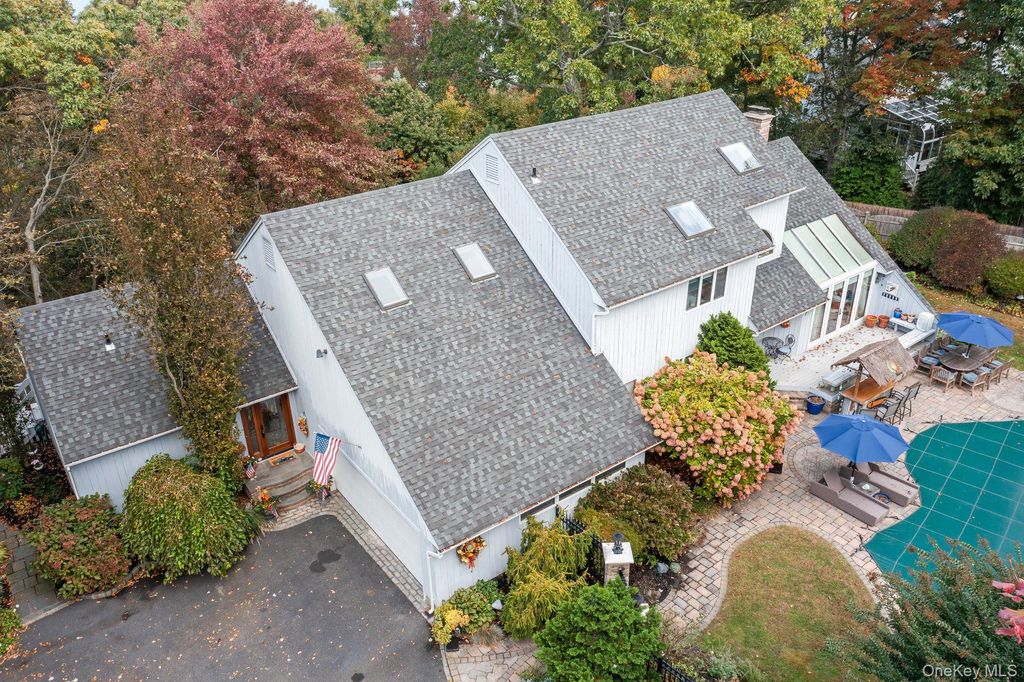 Photo of 6 Bluffview Court, Miller Place, NY 11764 (MLS # 963154)