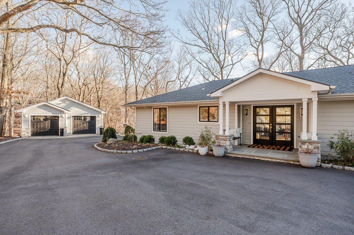 45 Bell Circle, Port Jefferson, New York image 48