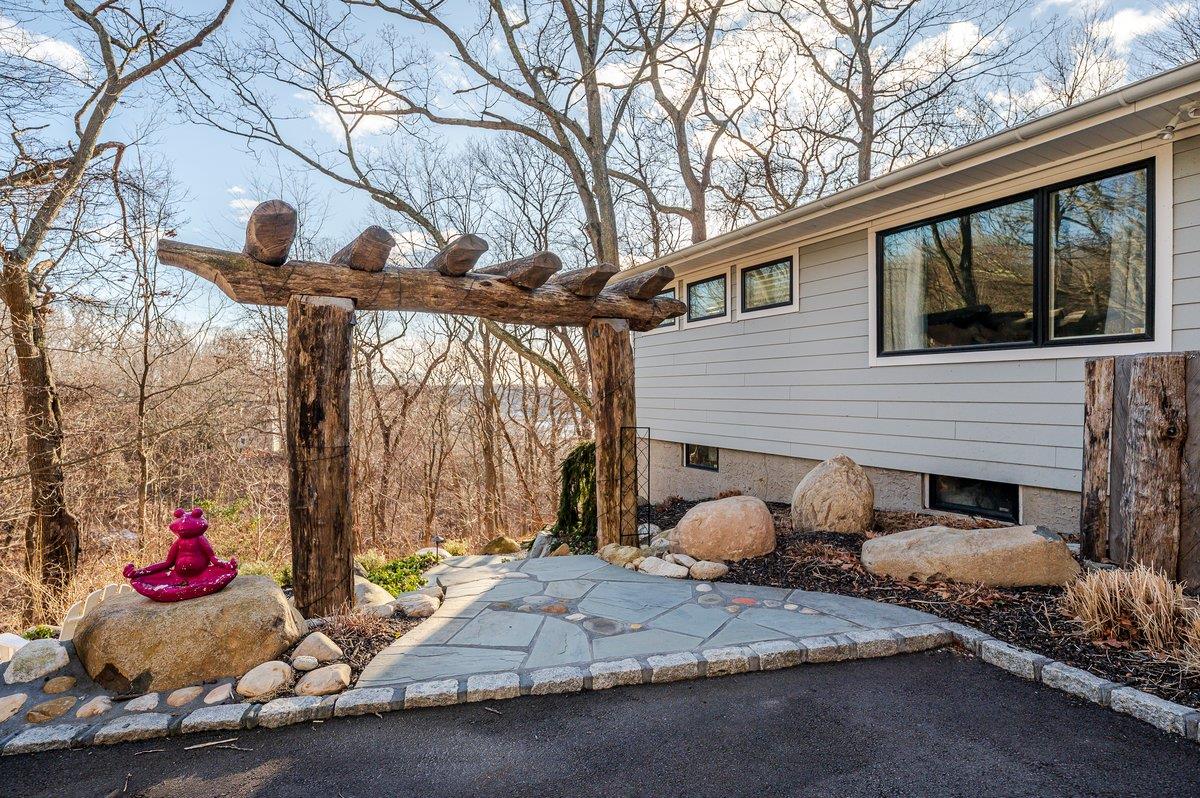 45 Bell Circle, Port Jefferson, New York image 41