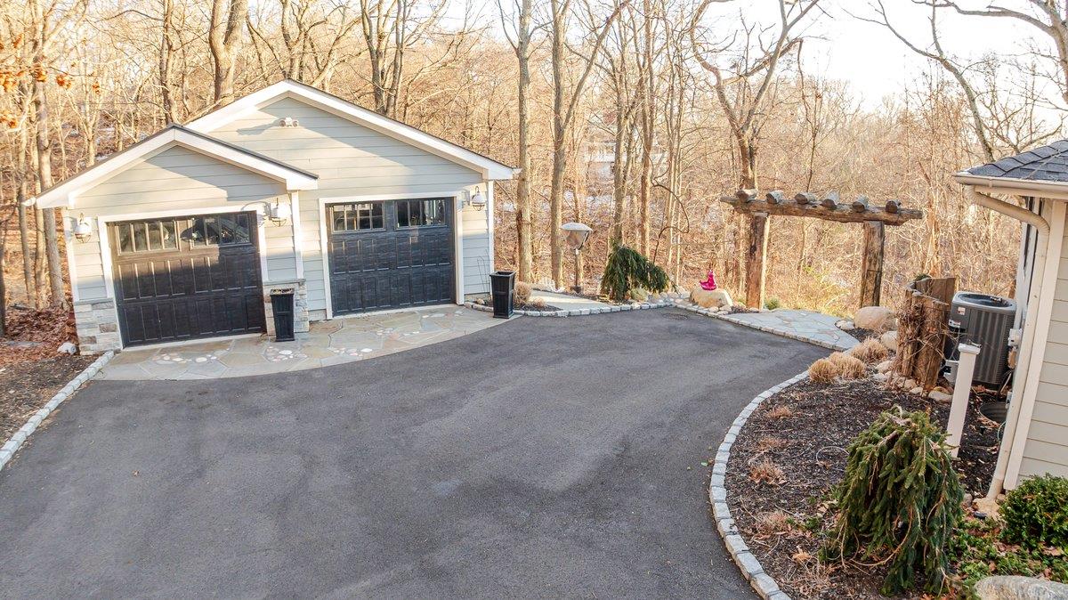 45 Bell Circle, Port Jefferson, New York image 47