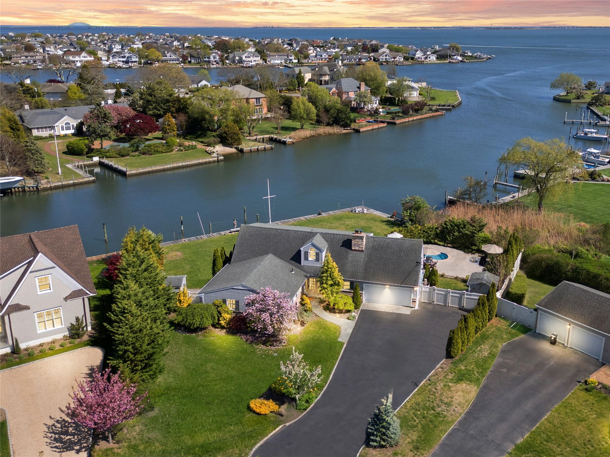 17 Harbour Road, Babylon, New York image 1