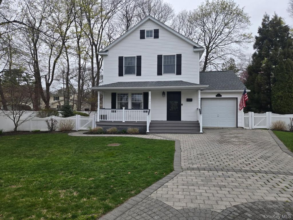 Photo of 9 Collins Avenue, Kings Park, NY 11754 (MLS # 984325)