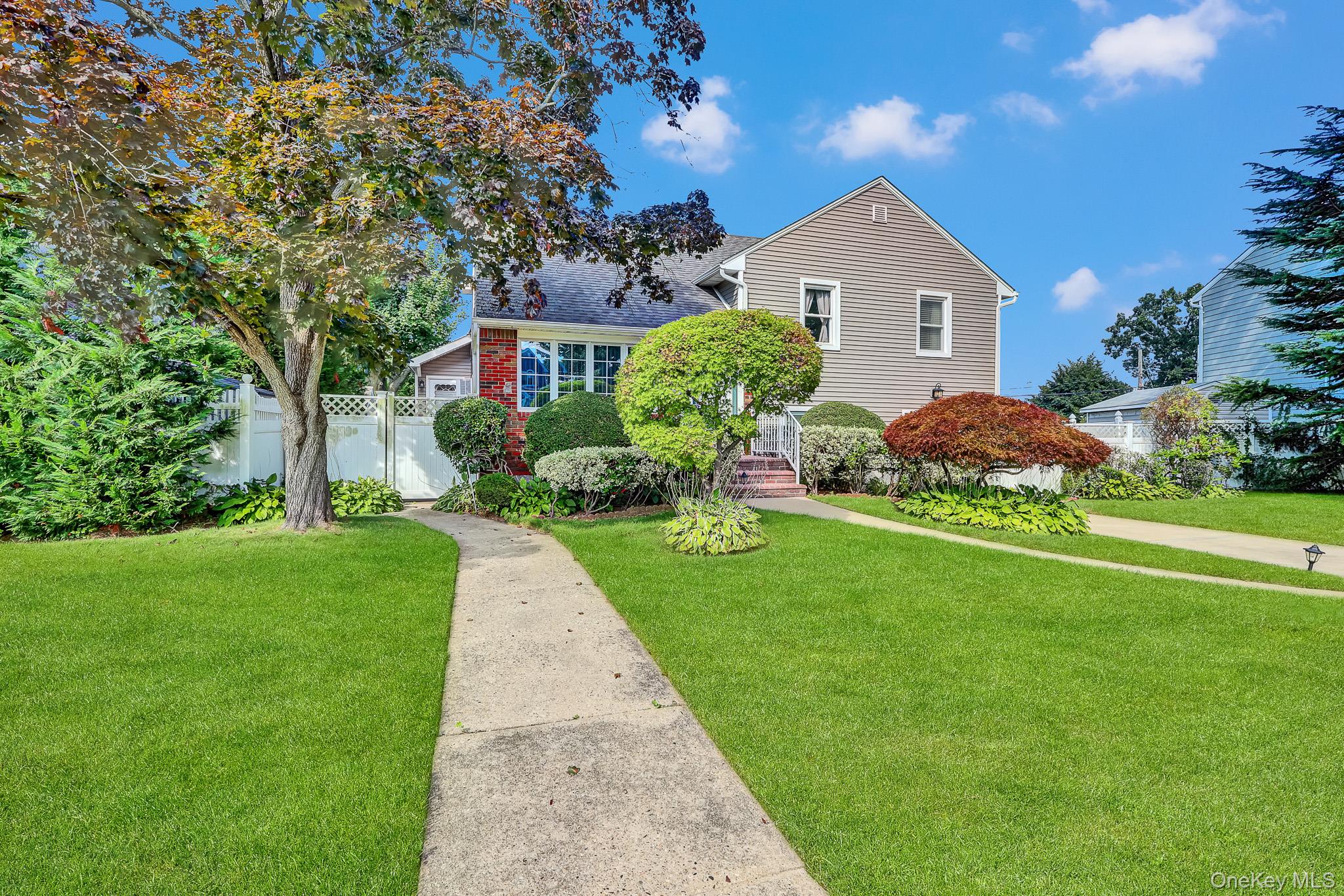 948 Simon Place