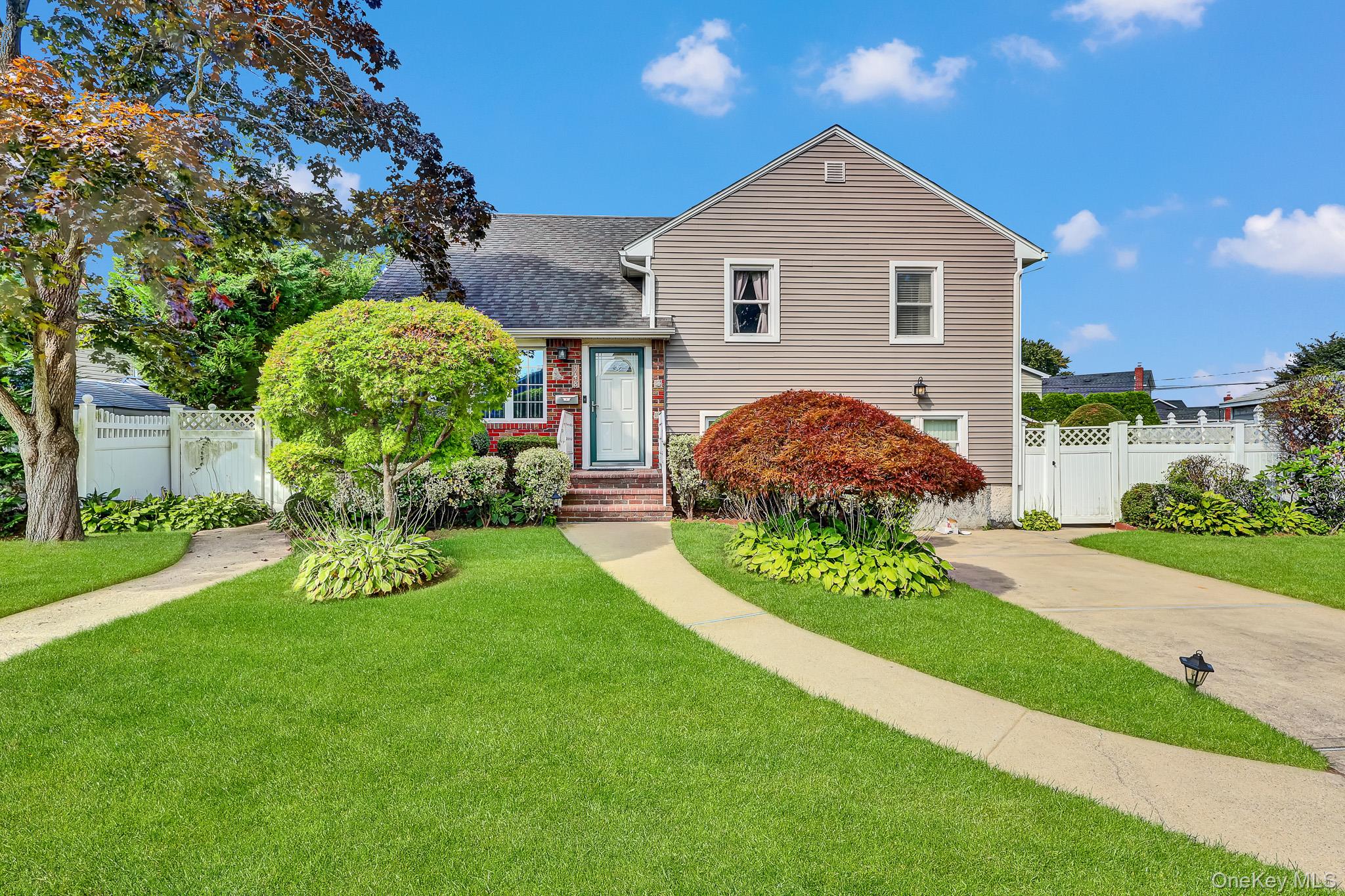 948 Simon Place