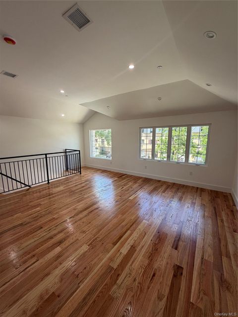 Multifamily For Rent - 342 E234th Street #2<br/> Bronx County, Bronx, NY 10470