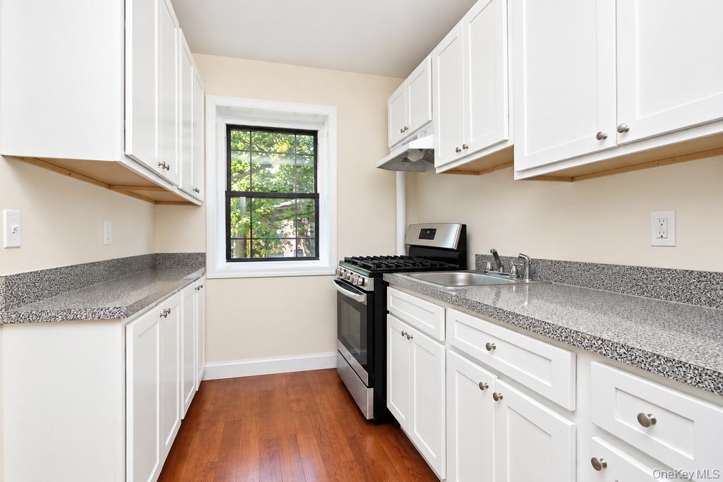 Photo of 12 Field End Lane #2L, Eastchester, NY 10709 (MLS # 1056808)