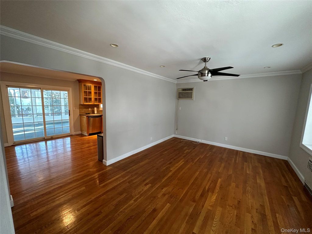 Photo of 75 Cornwell Avenue, Williston Park, NY 11596 (MLS # 944082)