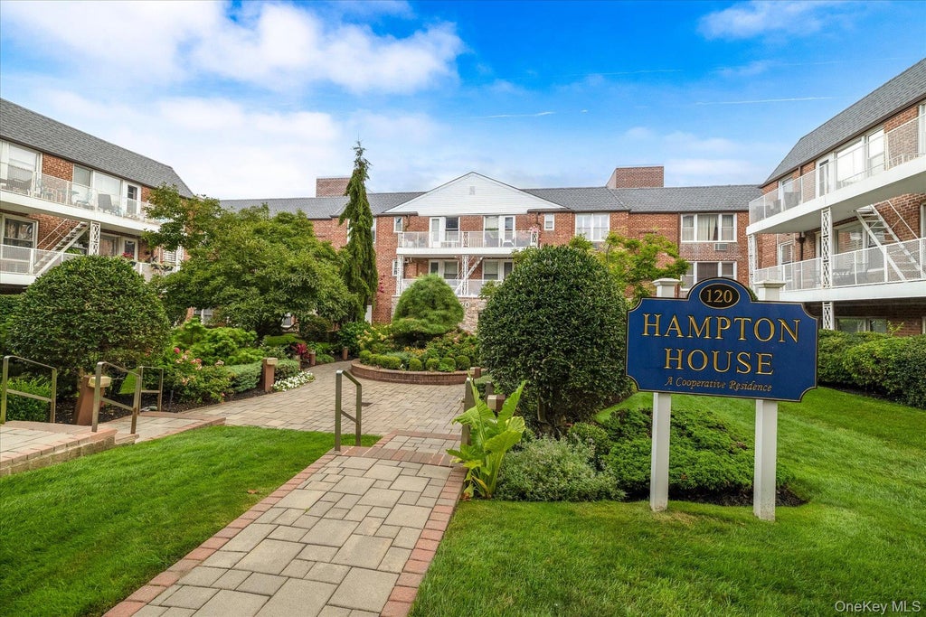 Photo of 120 Morris Avenue #C9, Rockville Centre, NY 11570 (MLS # 1040547)