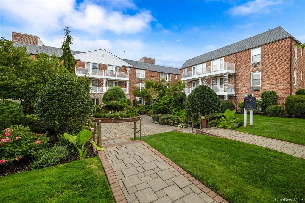 Photo of 120 Morris Avenue #C9, Rockville Centre, NY 11570 (MLS # 1040547)