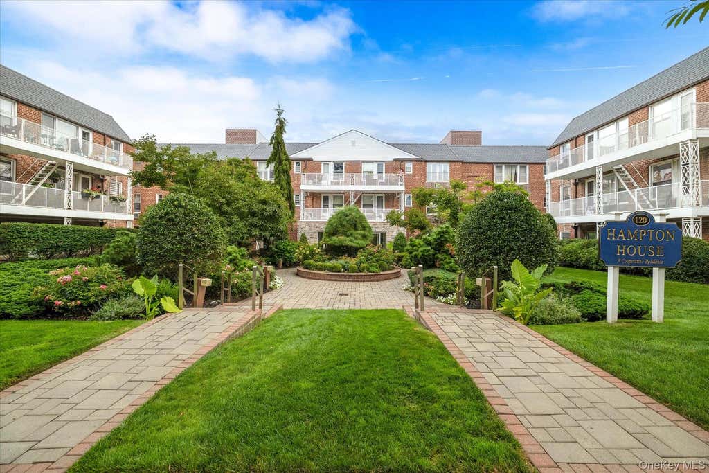 Photo of 120 Morris Avenue #C9, Rockville Centre, NY 11570 (MLS # 1040547)