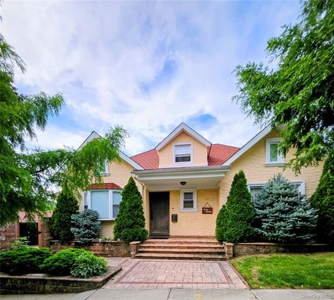 4020 249th St, Little Neck, NY 11363 - MLS#: 902916