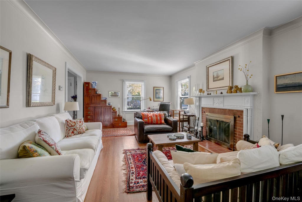 Photo of 13 Vista Way, Port Washington, NY 11050 (MLS # 1065339)