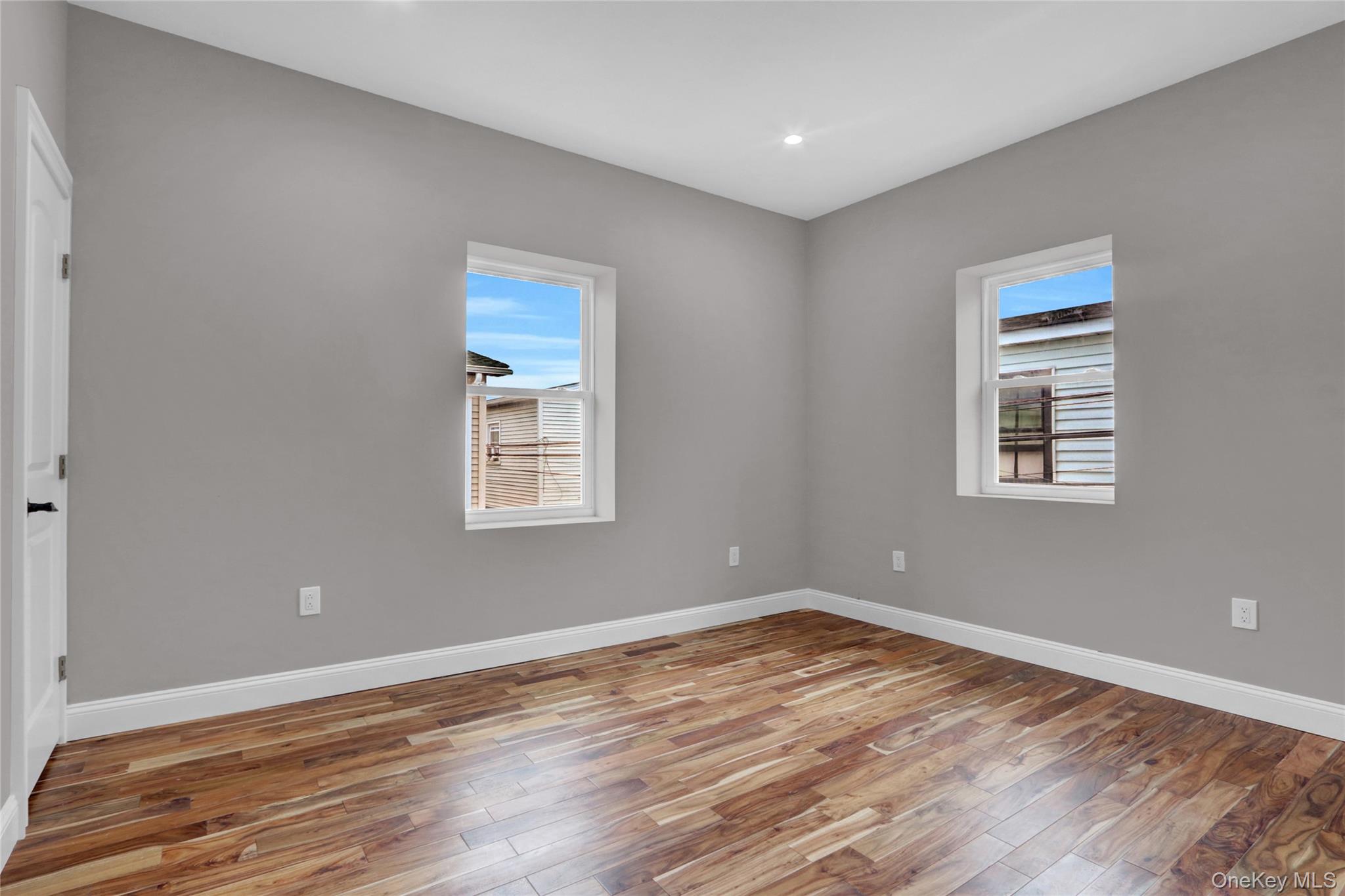 Long Beach, New York 11561, United States, 4 Bedrooms Bedrooms, ,3 BathroomsBathrooms,Residential,Active,219270