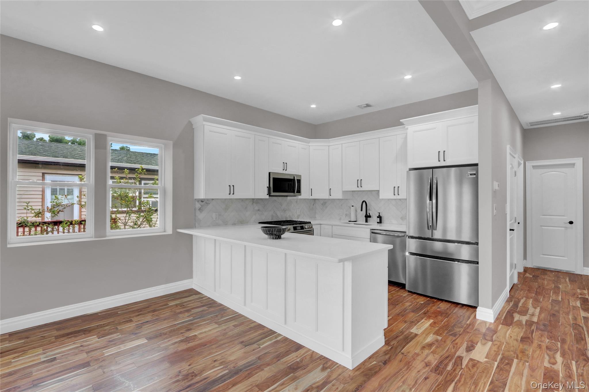 Long Beach, New York 11561, United States, 4 Bedrooms Bedrooms, ,3 BathroomsBathrooms,Residential,Active,219270