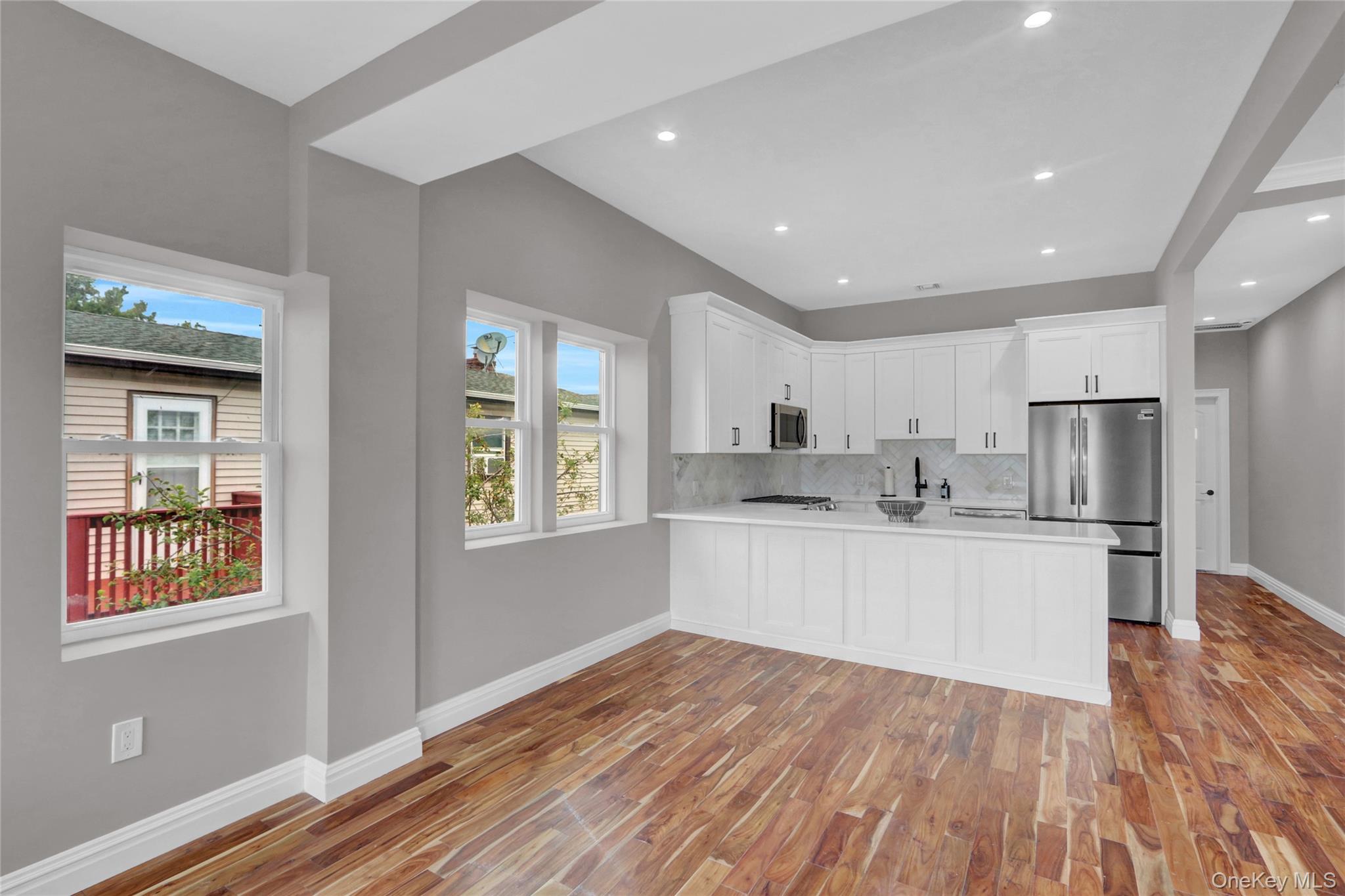 Long Beach, New York 11561, United States, 4 Bedrooms Bedrooms, ,3 BathroomsBathrooms,Residential,Active,219270