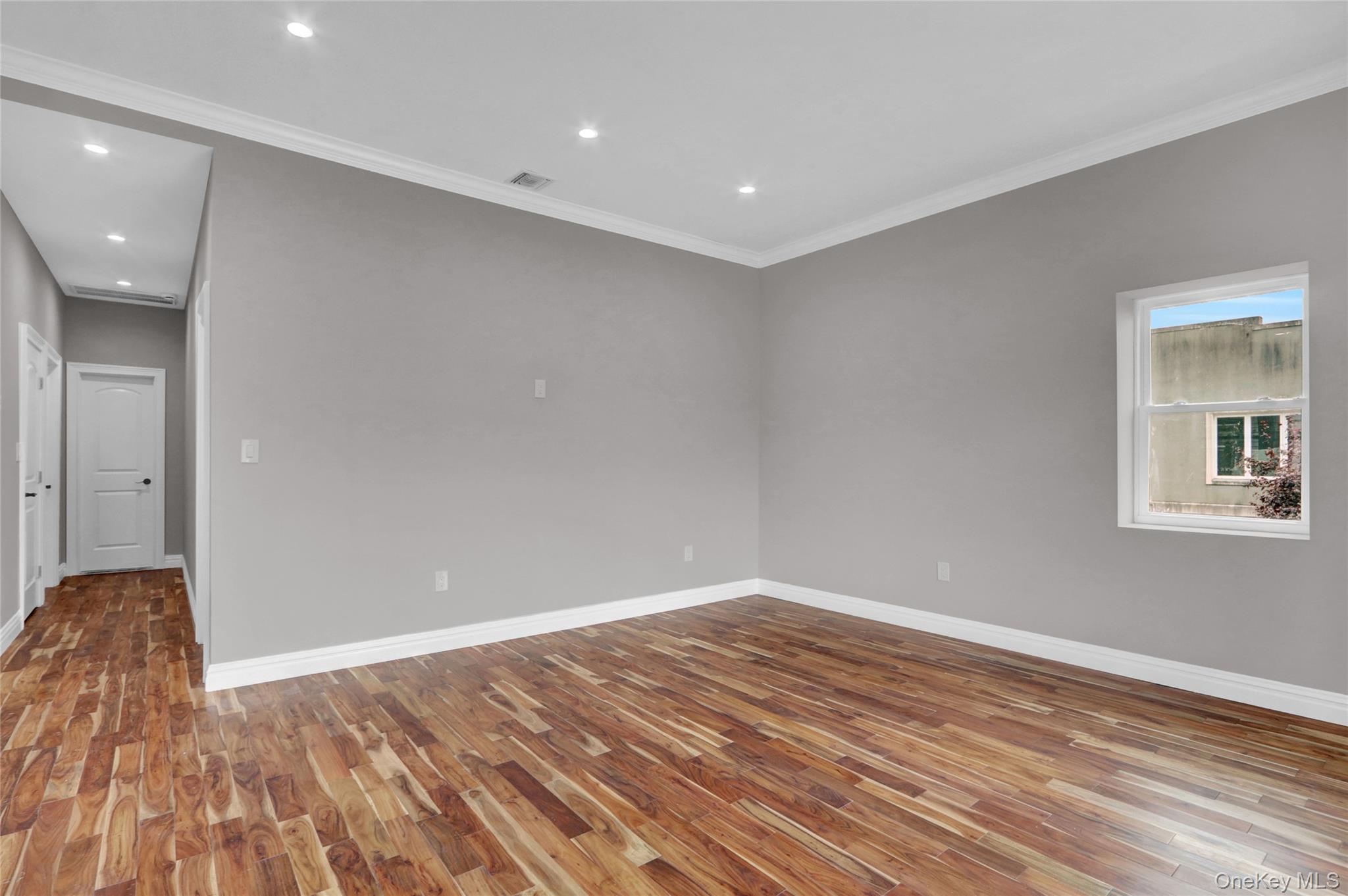 Long Beach, New York 11561, United States, 4 Bedrooms Bedrooms, ,3 BathroomsBathrooms,Residential,Active,219270